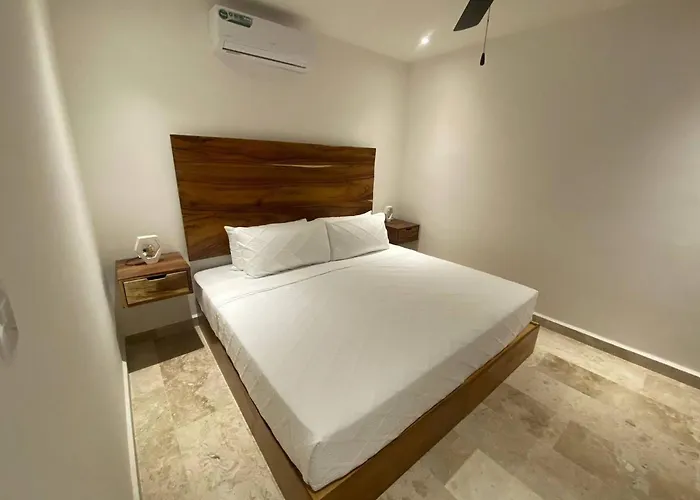 Spacious And Comfortable Ph With Private Pool In Zama Apartment *