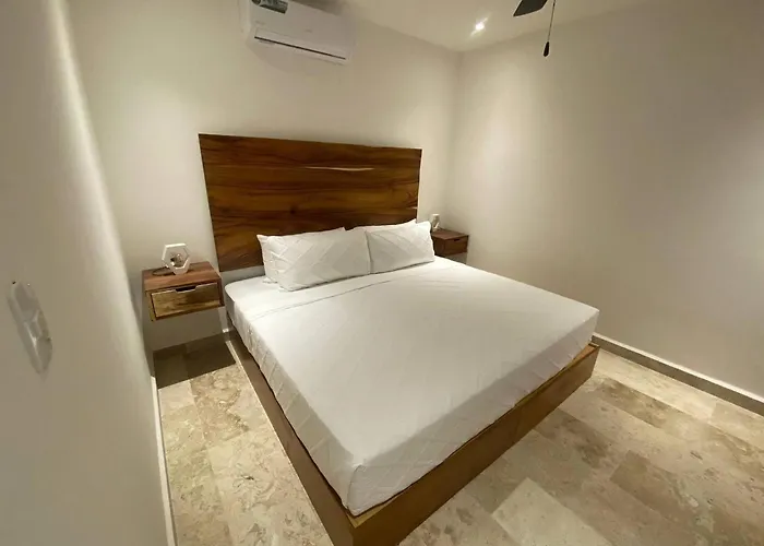 Spacious And Comfortable Ph With Private Pool In Zama Apartment *